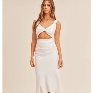 NEW❤️ White linen peek a boo dress